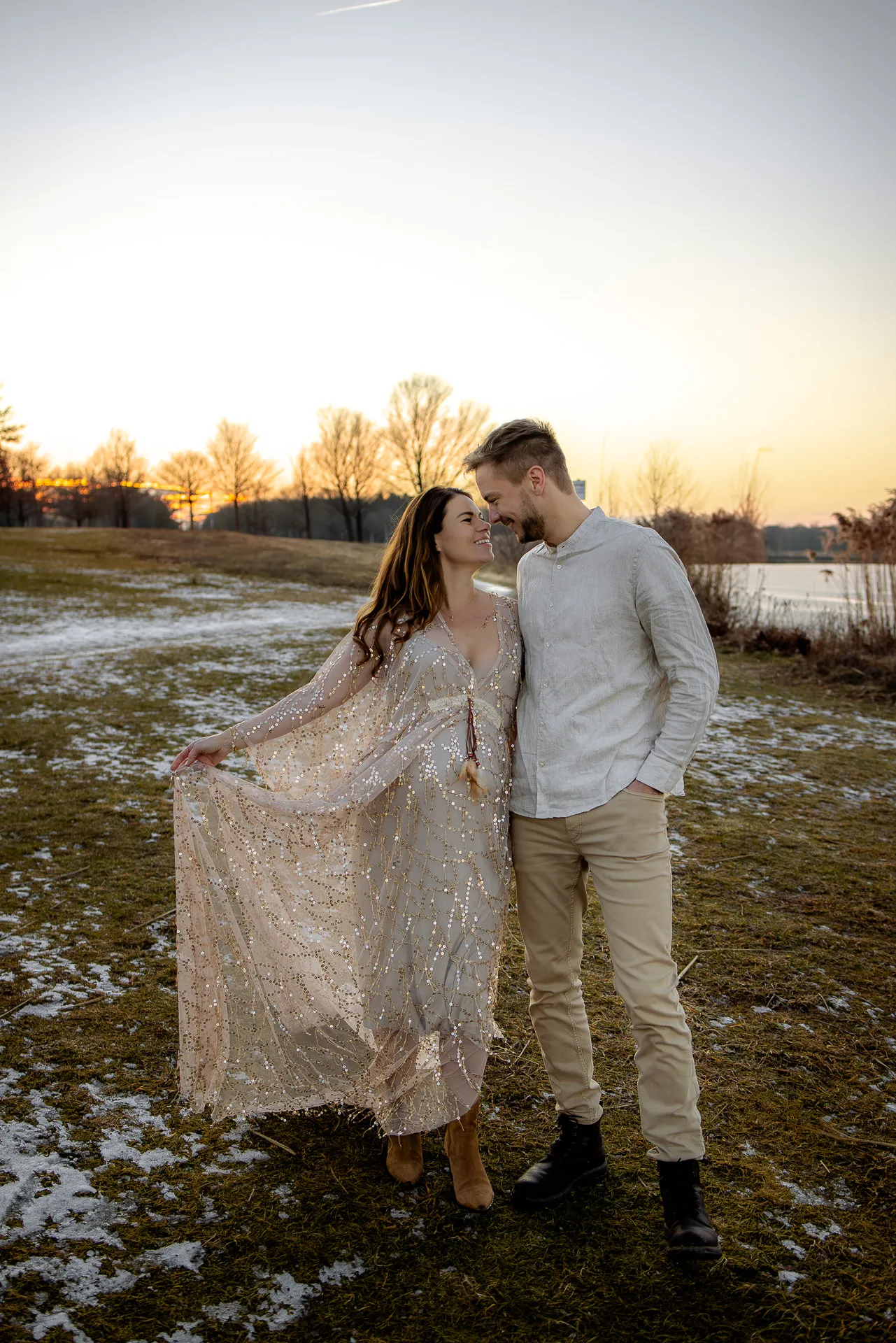 Winterliche Schwangerschaftsfotografie am Eis München