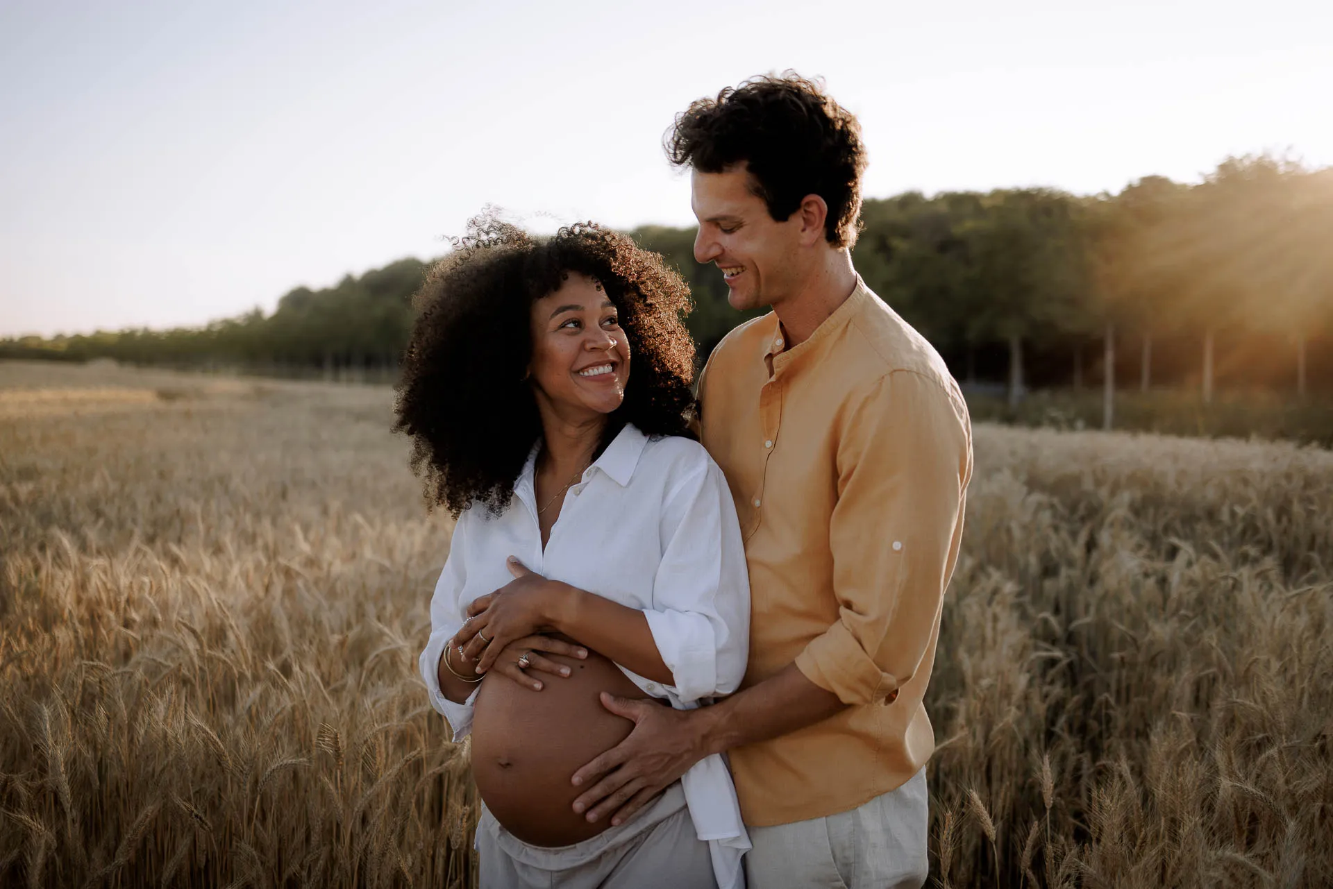 Sensual maternity water shoot at sunset Munich by Lena Dugnus