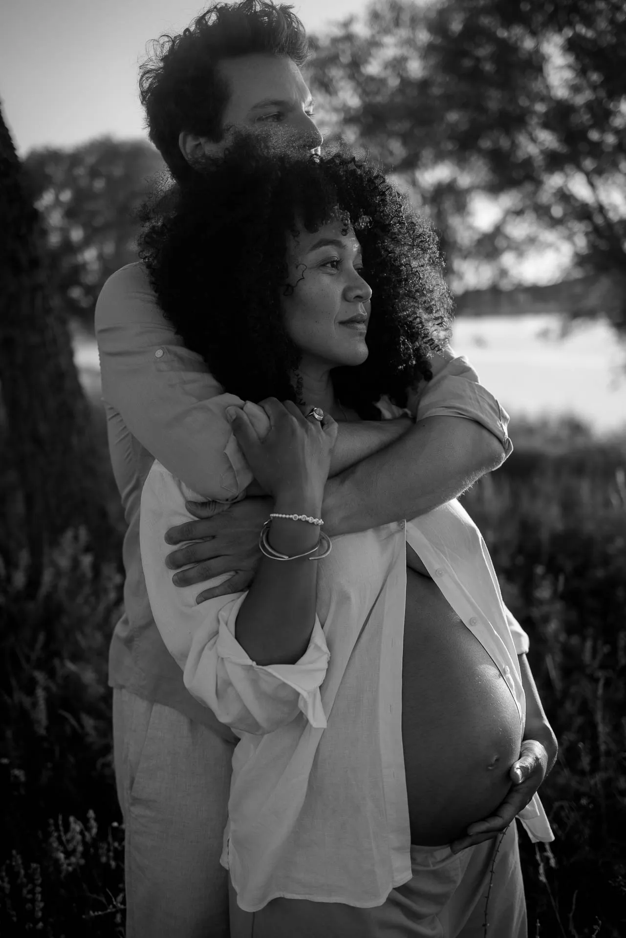 Romantic maternity shoot in water at sunset Munich