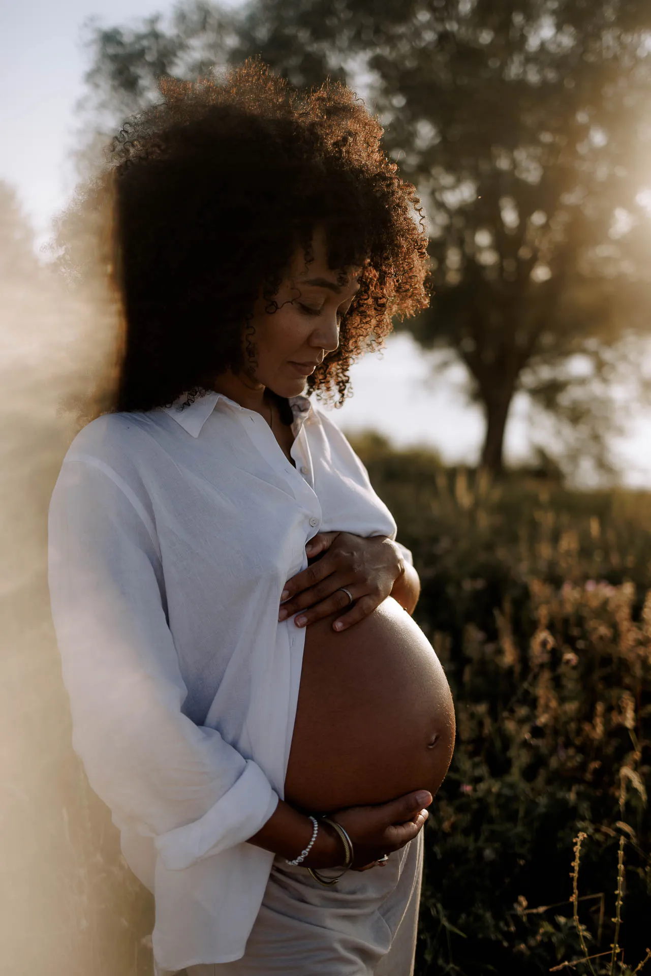 Pregnant couple in water at sunset Munich by Lena Dugnus