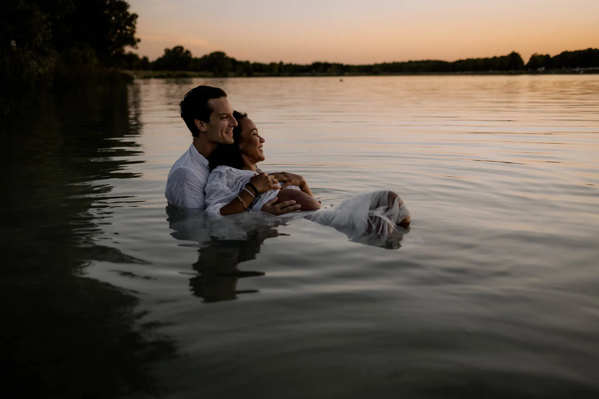 Creative pregnancy photography in water Munich
