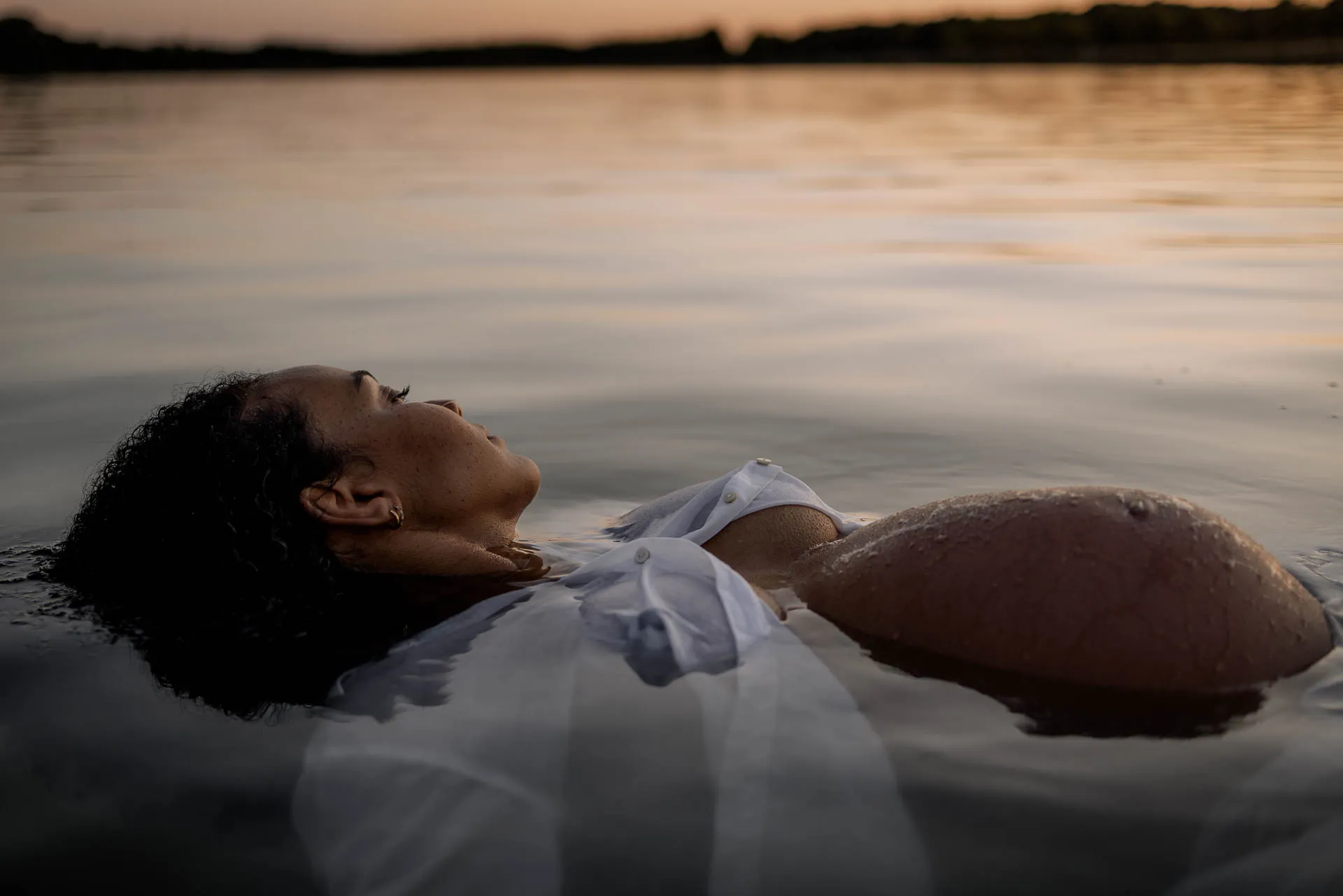 Unique maternity portrait in water Munich