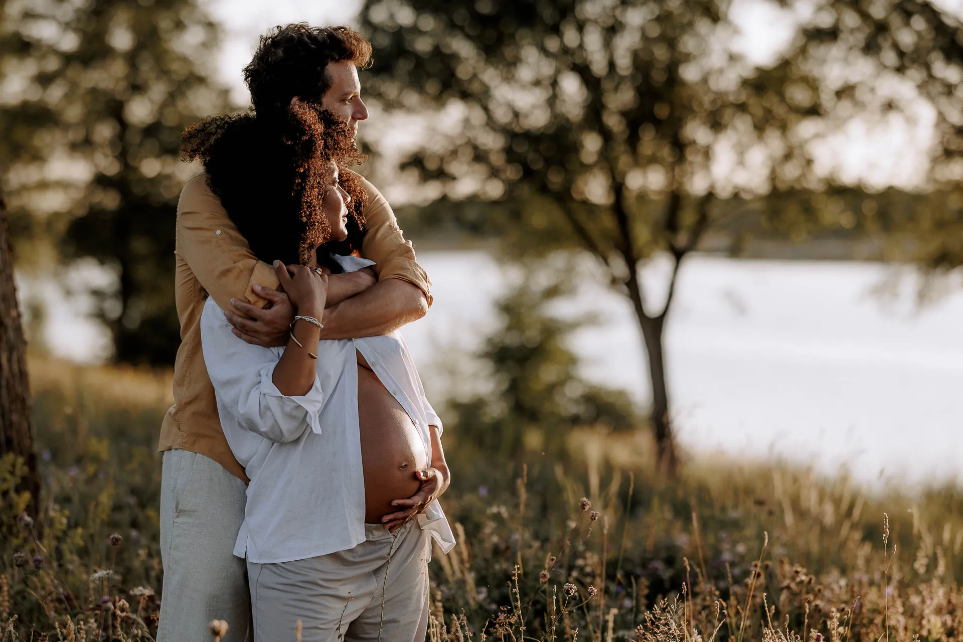 Spontaneous water pregnancy session Munich evening light