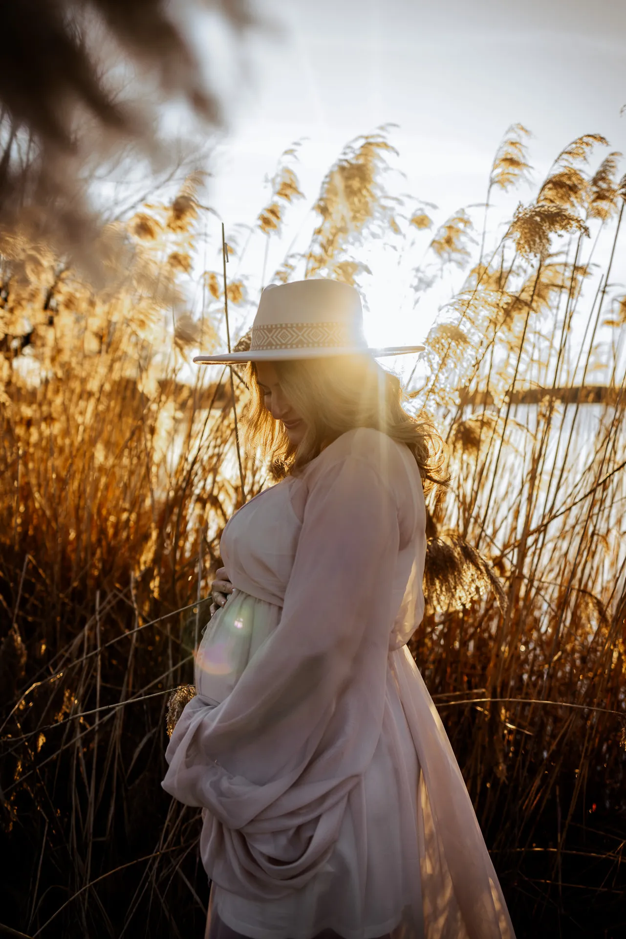 Natur-Babybauchfoto am See München von Lena Dugnus Photography