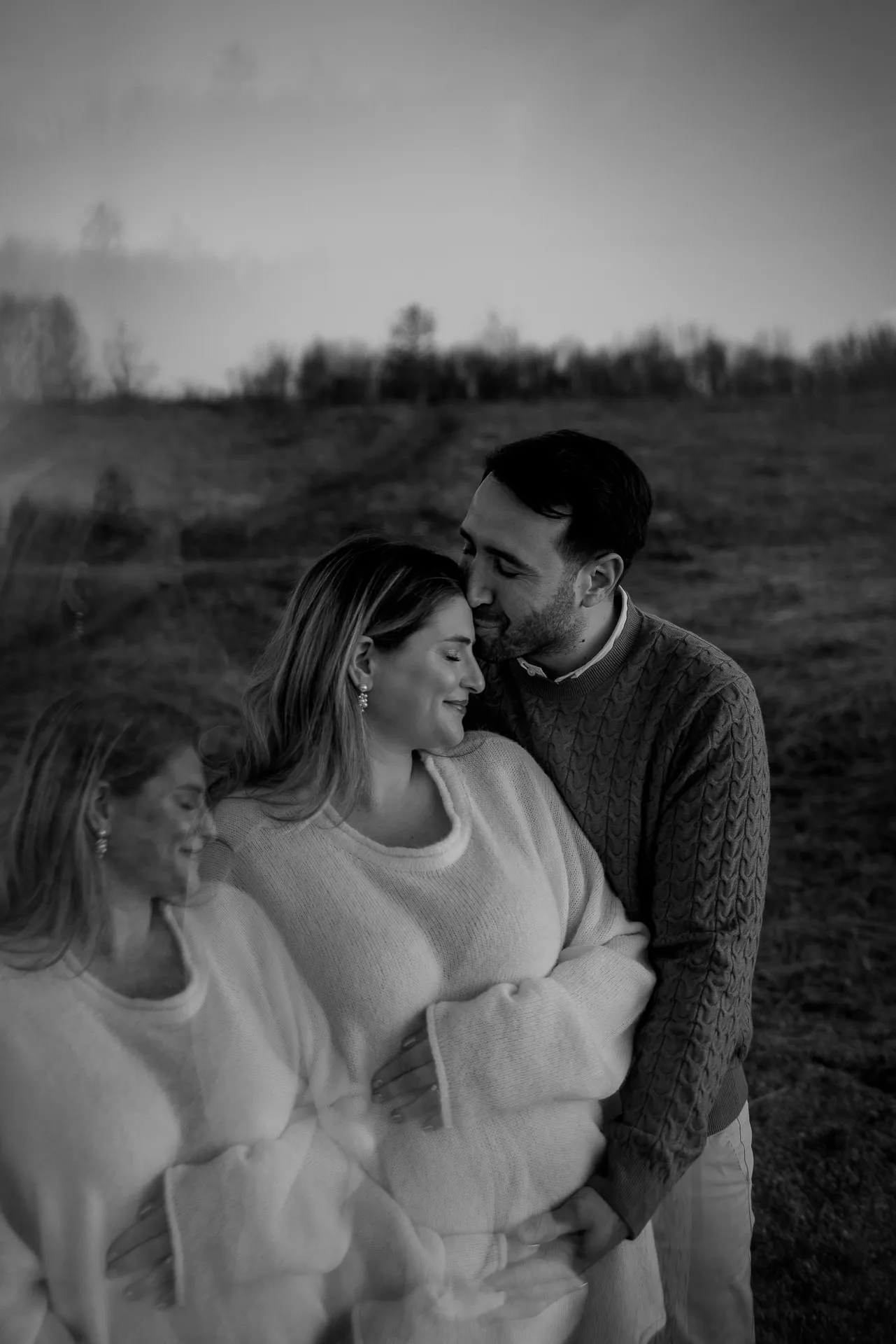 Paar-Babybauchshooting in der Natur München von Lena Dugnus