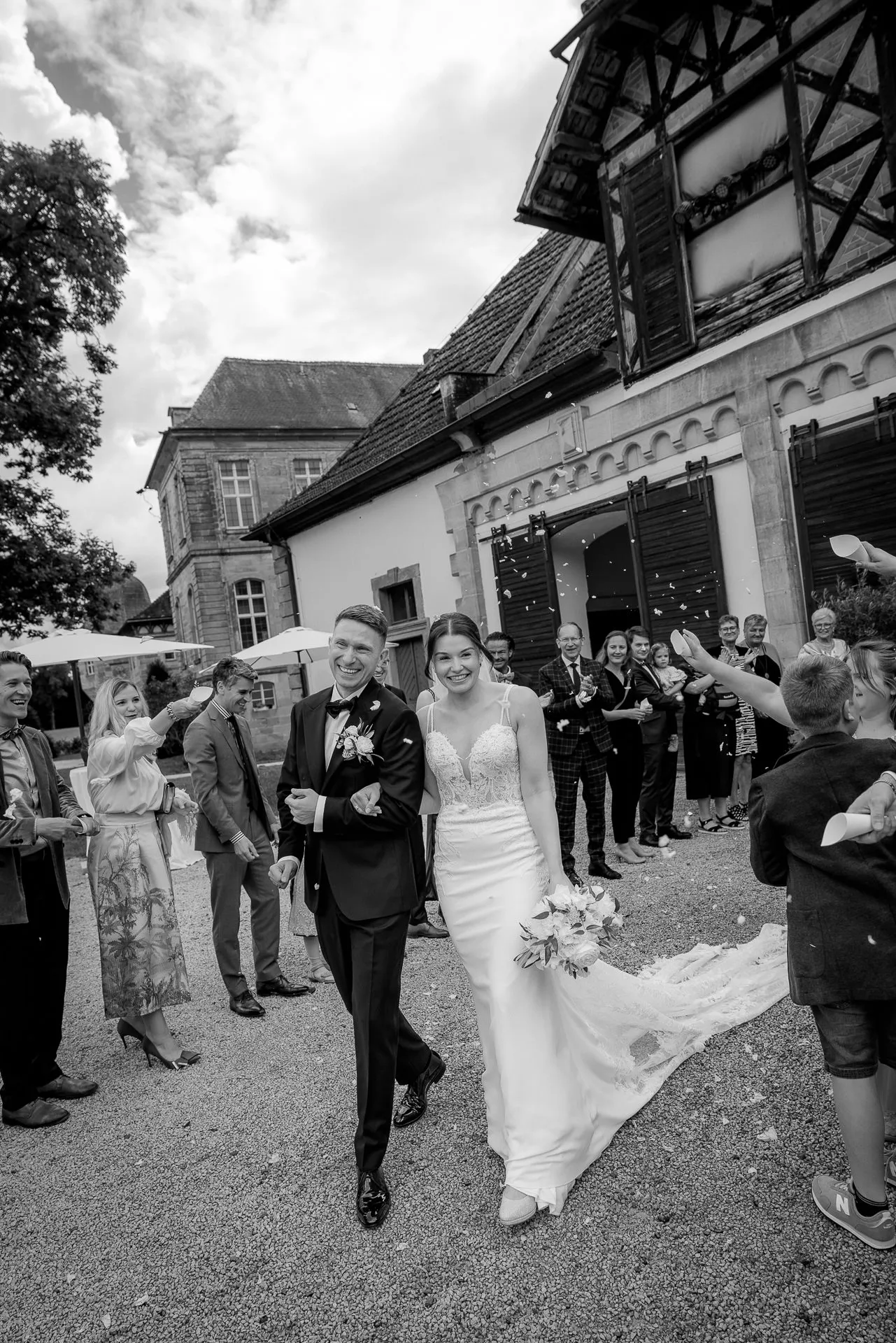 Congratulations after ceremony with soap bubbles at Schloss Eyrichshof in black and white