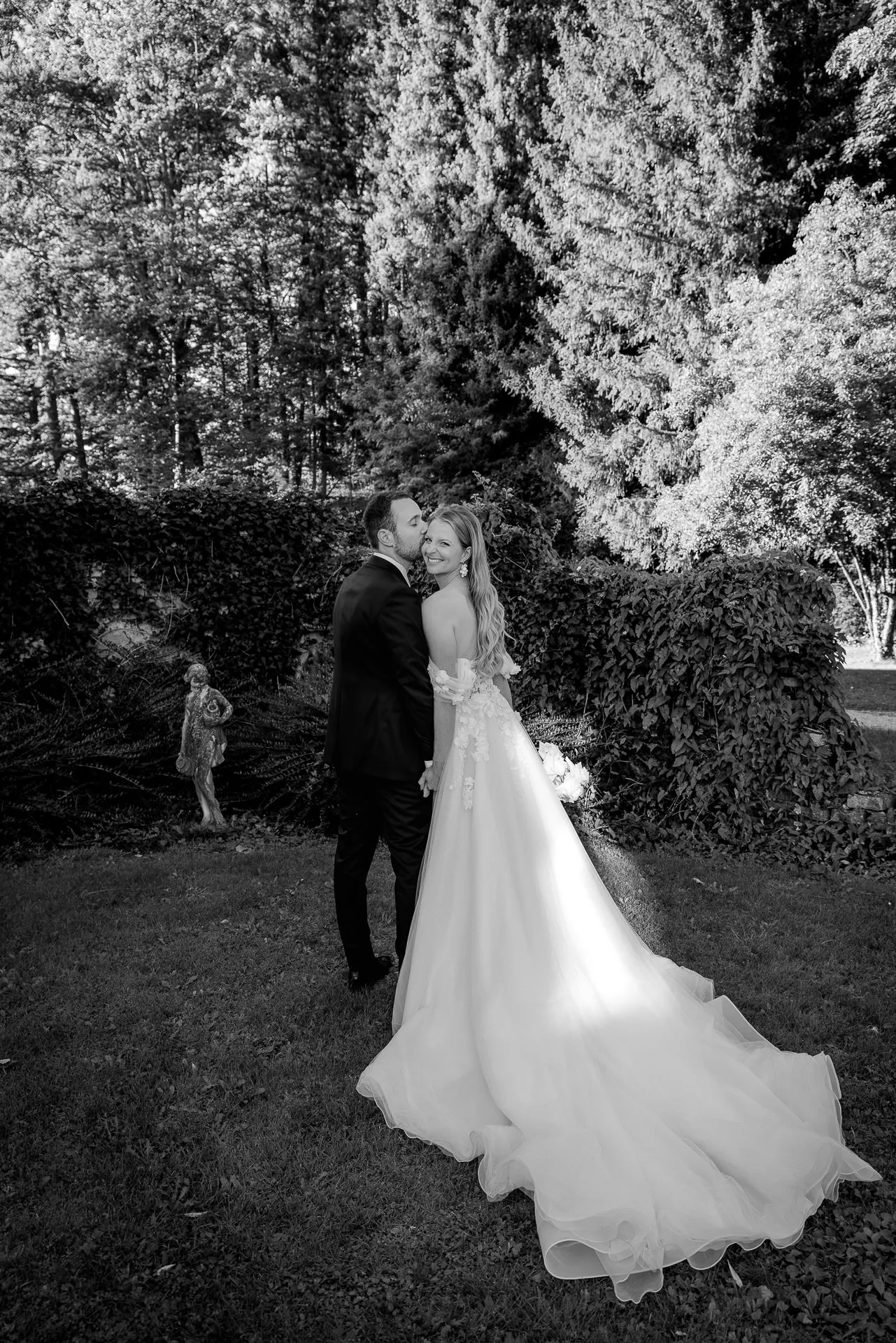 Elegant couple portrait in garden black and white La Villa