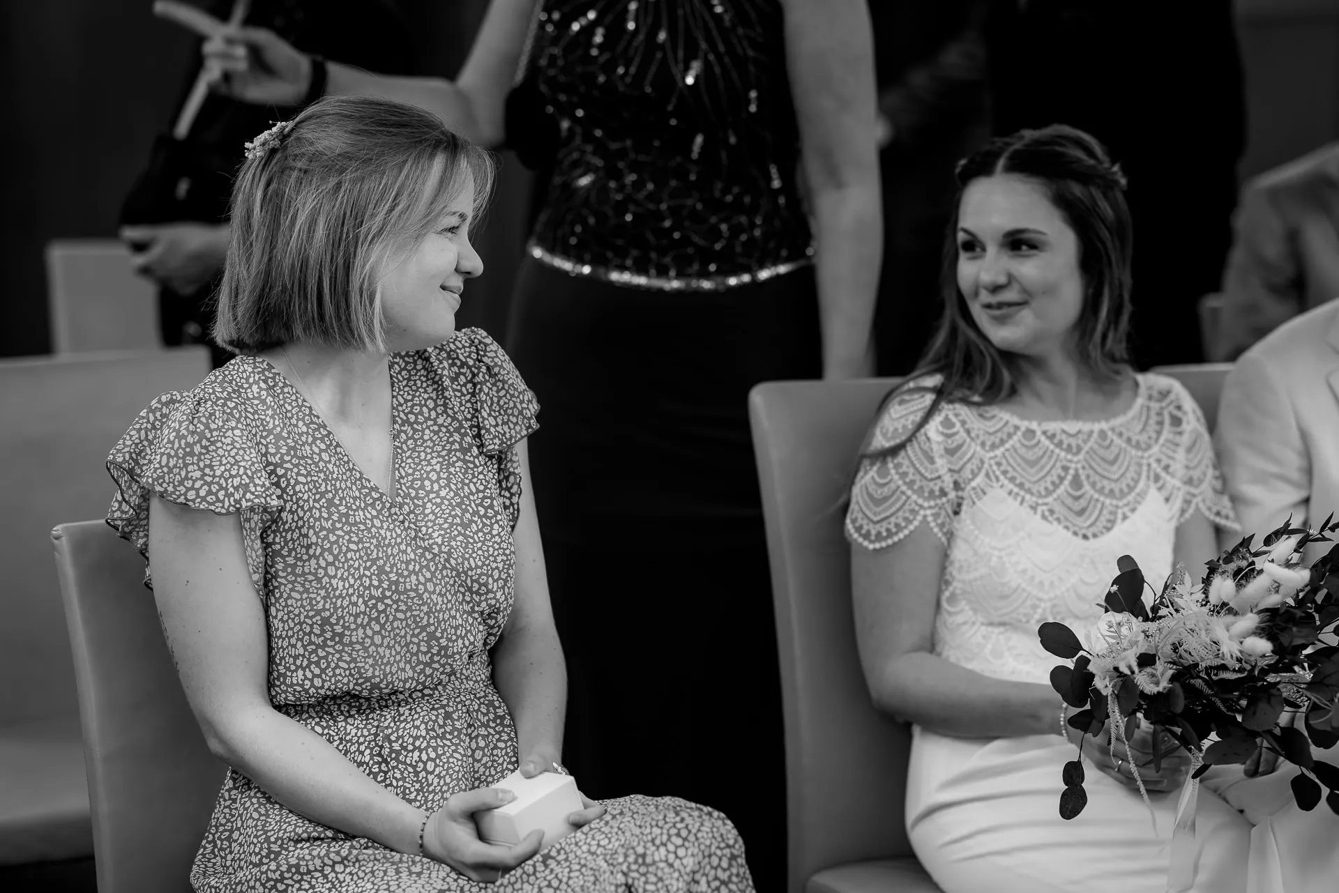 Civil ceremony at Standesamt Mandlstraße Munich – emotional wedding photography