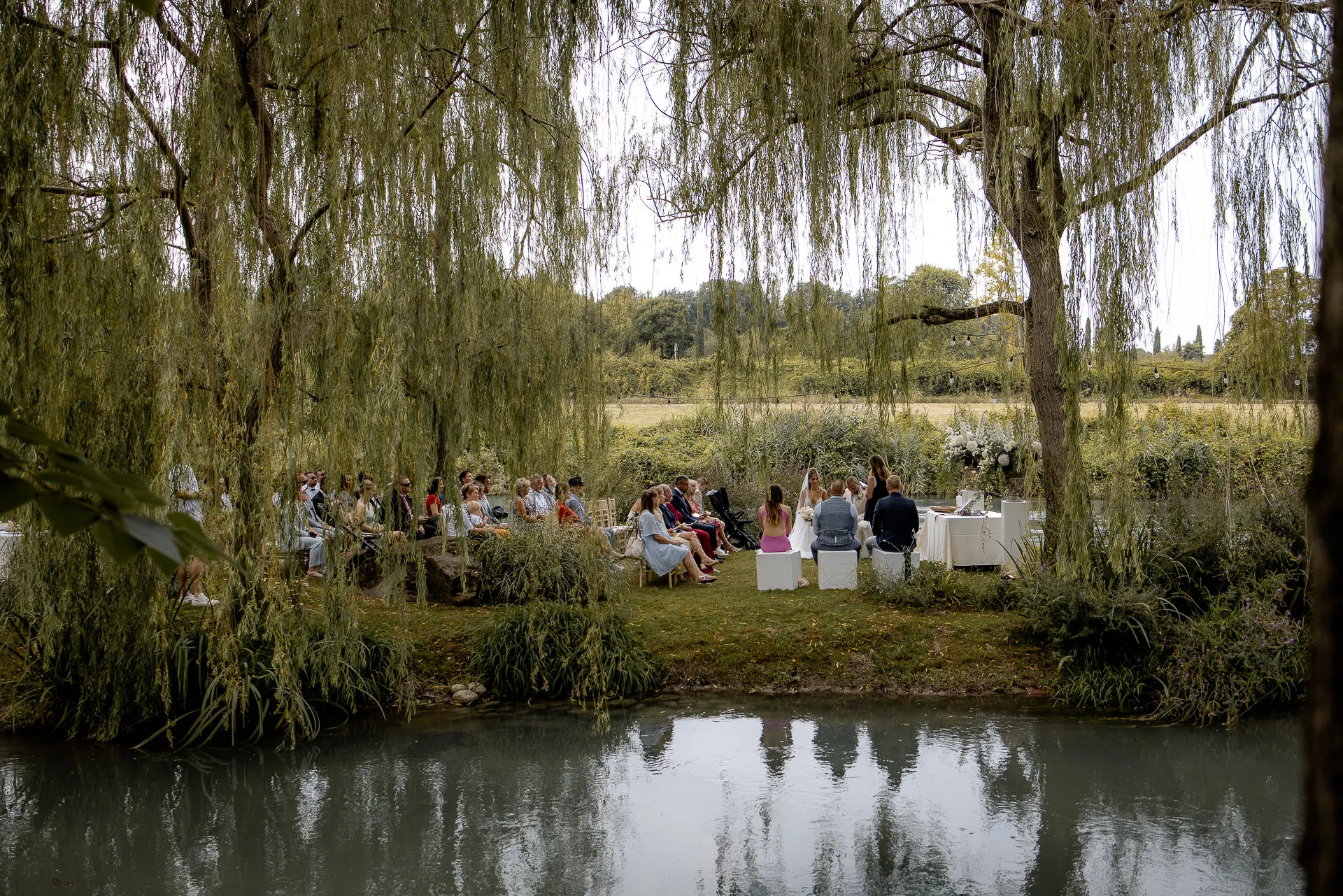Dreamlike ceremony under weeping willows by the river at La Finestra sul Fiume