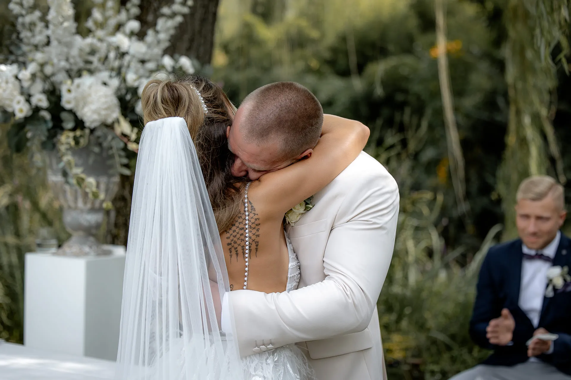 First kiss of the wedding couple after ceremony at La Finestra sul Fiume