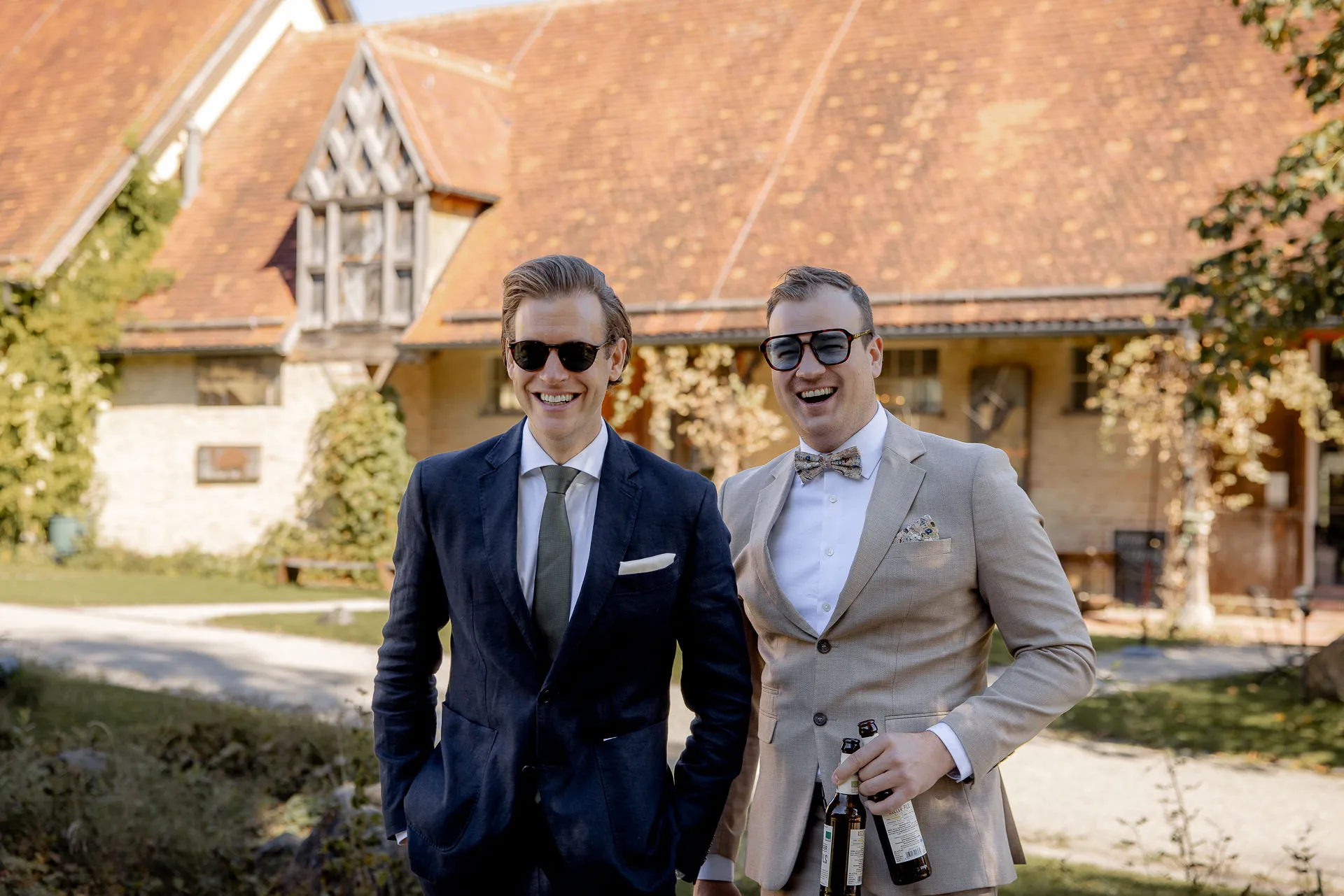 Wedding guests in elegant suits with champagne at Gut Sonnenhausen country wedding