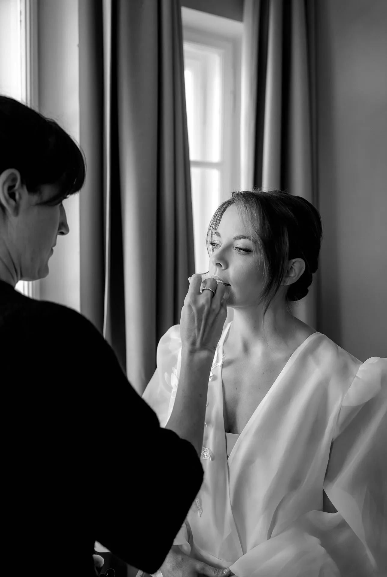 Bride getting bridal makeup in black and white at Gut Sonnenhausen wedding