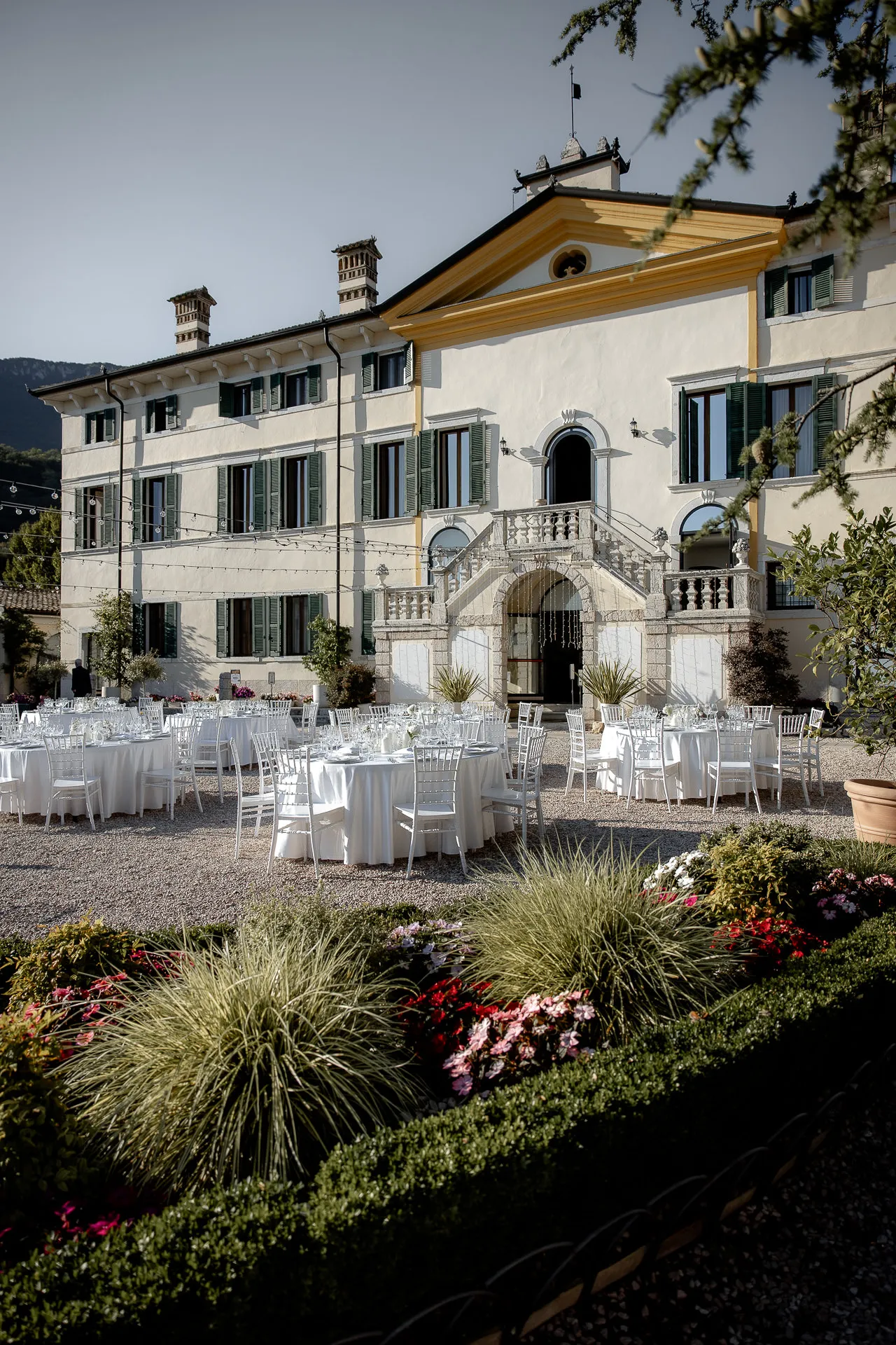 Magnificent Villa Cariola with white wedding tables in Italian garden