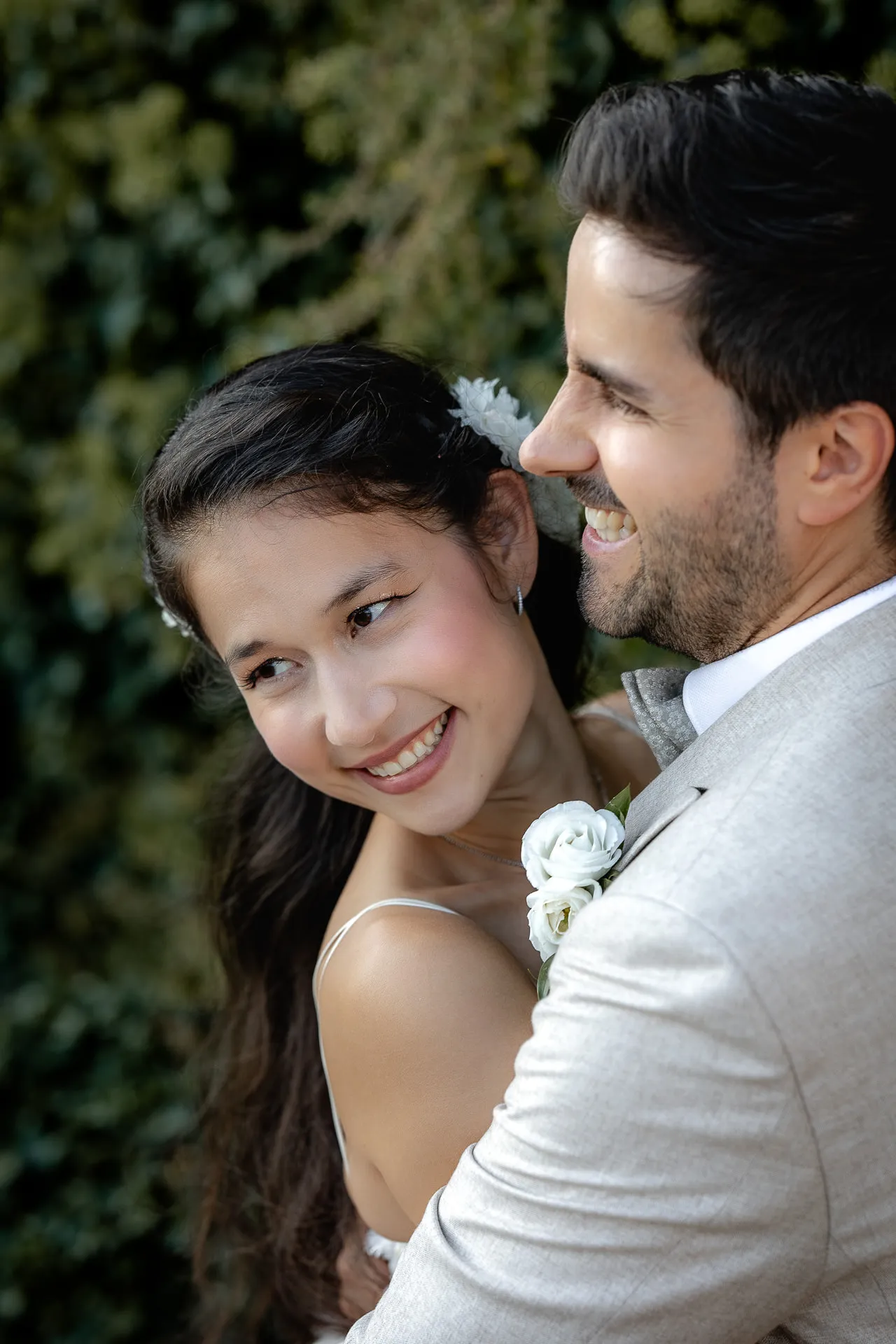 Happy wedding couple with radiant smile in garden at Villa Cariola