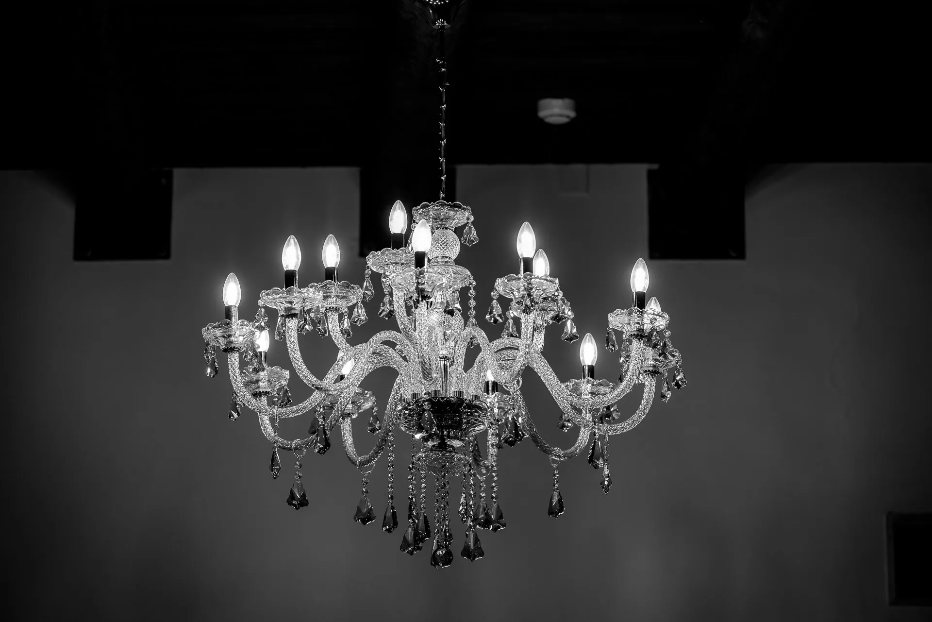 Elegant crystal chandelier at Villa Cariola in black and white